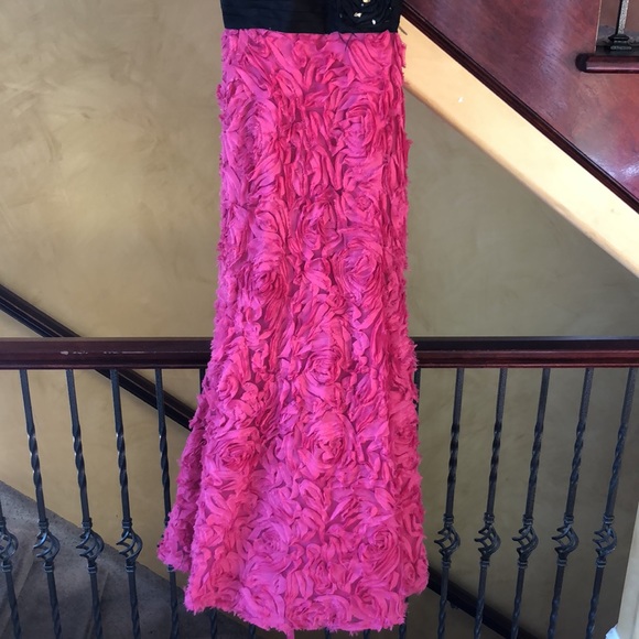 This black and hot pink has only been worn once and is in perfect condition - Picture 3 of 5